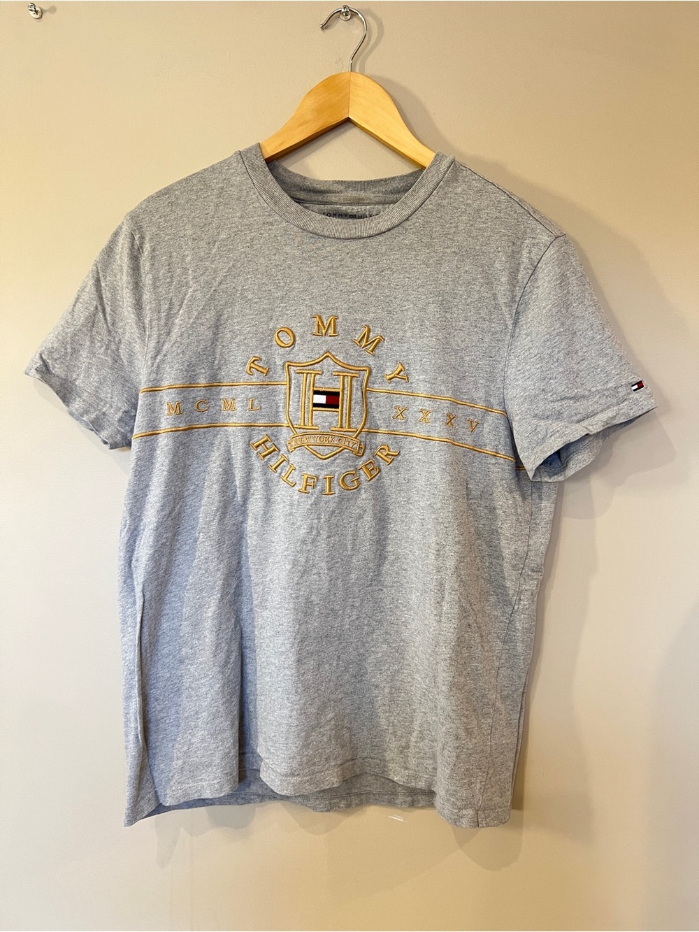 Tommy Hilfiger Light Gray Tee with Gold Crest Embroidery